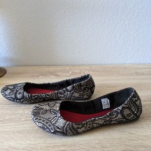 Lace flats